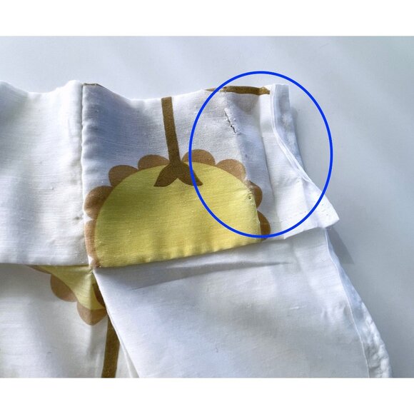 Vintage 70s pleated curtain, large yellow daisies white background, single panel - Picture 8 of 10